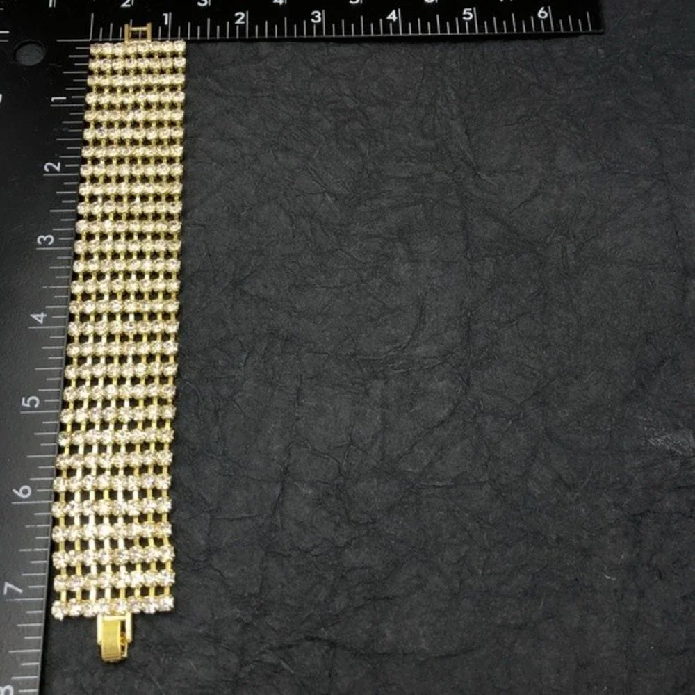 🌼 8 Row Rhinestone Fancy Clasp Bracelet
